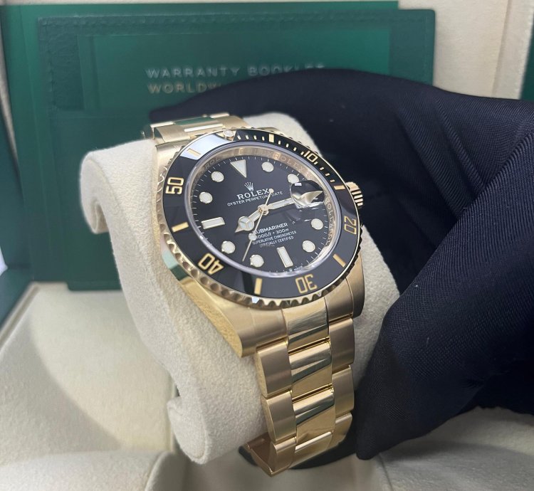 Rolex Submariner Date Yellow Gold Submariner Date Watch - Black Bezel - Black Dial 126618ln