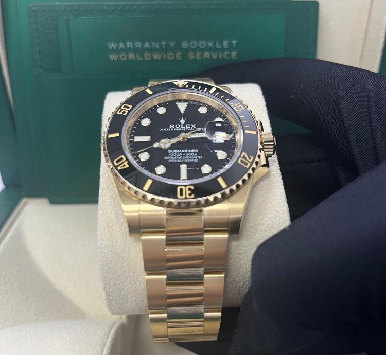 Rolex Submariner Date Yellow Gold Submariner Date Watch - Black Bezel - Black Dial 126618ln