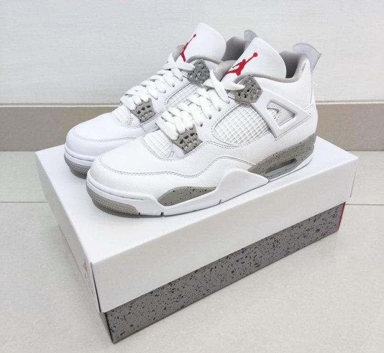 Air Jordan 4 Retro White Oreo