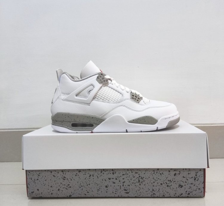 Air Jordan 4 Retro White Oreo