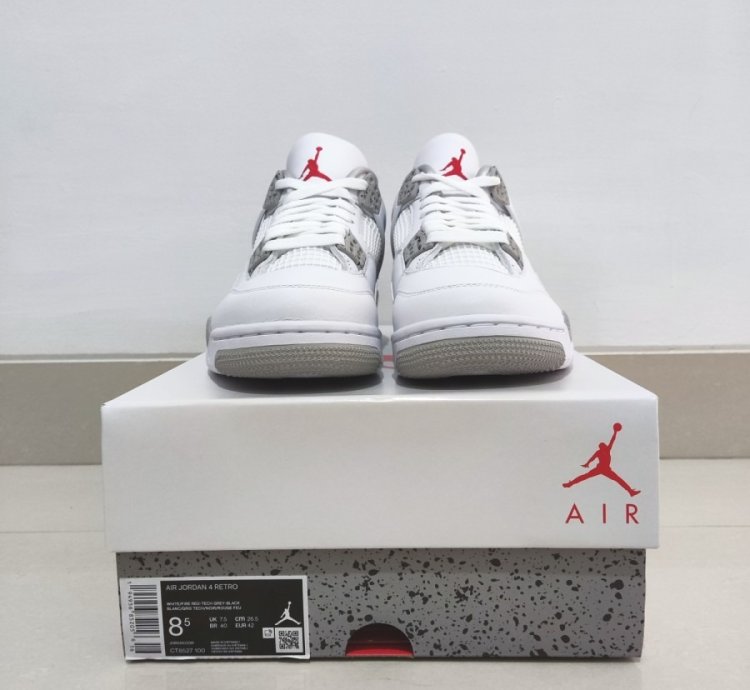 Air Jordan 4 Retro White Oreo