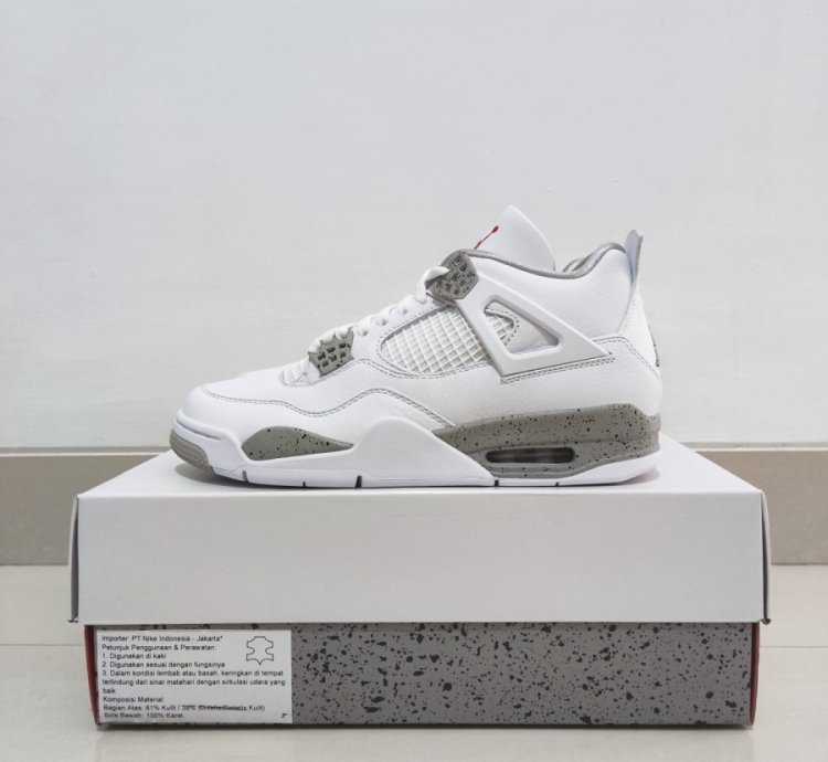 Air Jordan 4 Retro White Oreo