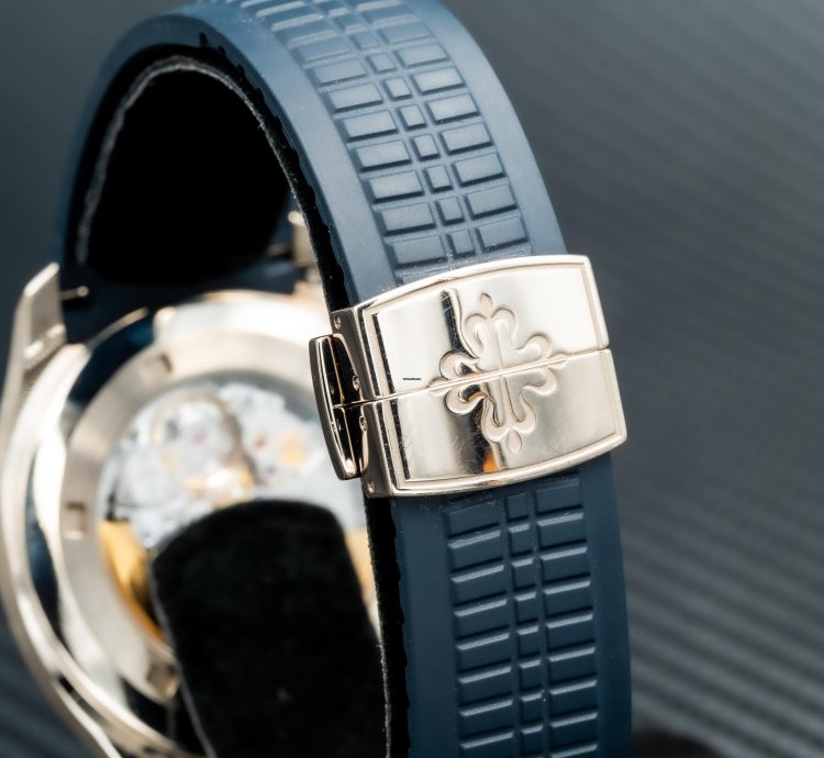 Patek Philippe Aquanaut 5168g Blue Dial 42mm Full Set