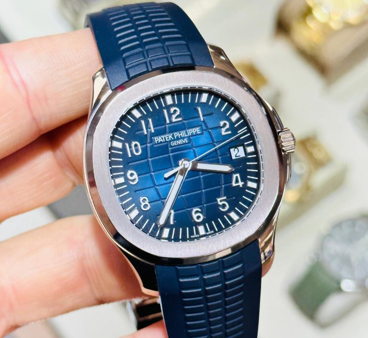 Patek Philippe Aquanaut 5168g-001 Aquanaut Blue Dial 42mm White Gold Watch Box And Papers