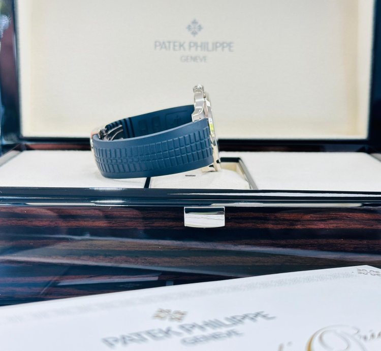 Patek Philippe Aquanaut 5168g-001 Aquanaut Blue Dial 42mm White Gold Watch Box And Papers