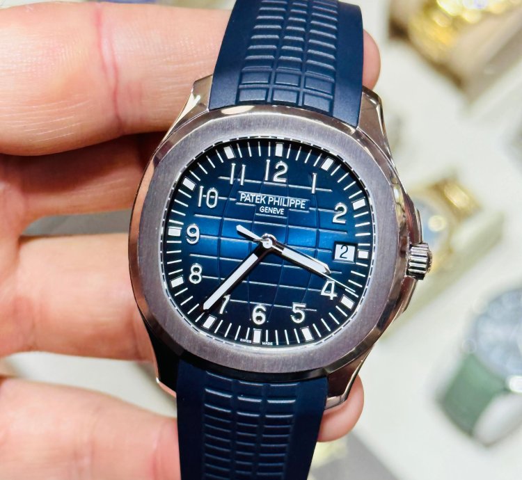 Patek Philippe Aquanaut 5168g-001 Aquanaut Blue Dial 42mm White Gold Watch Box And Papers