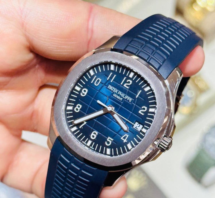 Patek Philippe Aquanaut 5168g-001 Aquanaut Blue Dial 42mm White Gold Watch Box And Papers