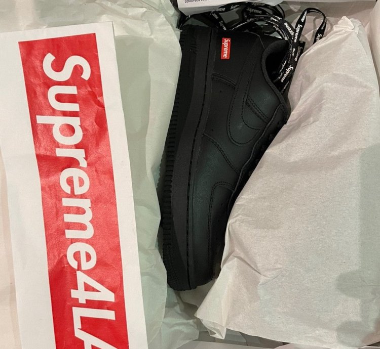 Supreme Nike Air Force 1 Low Black Size 5