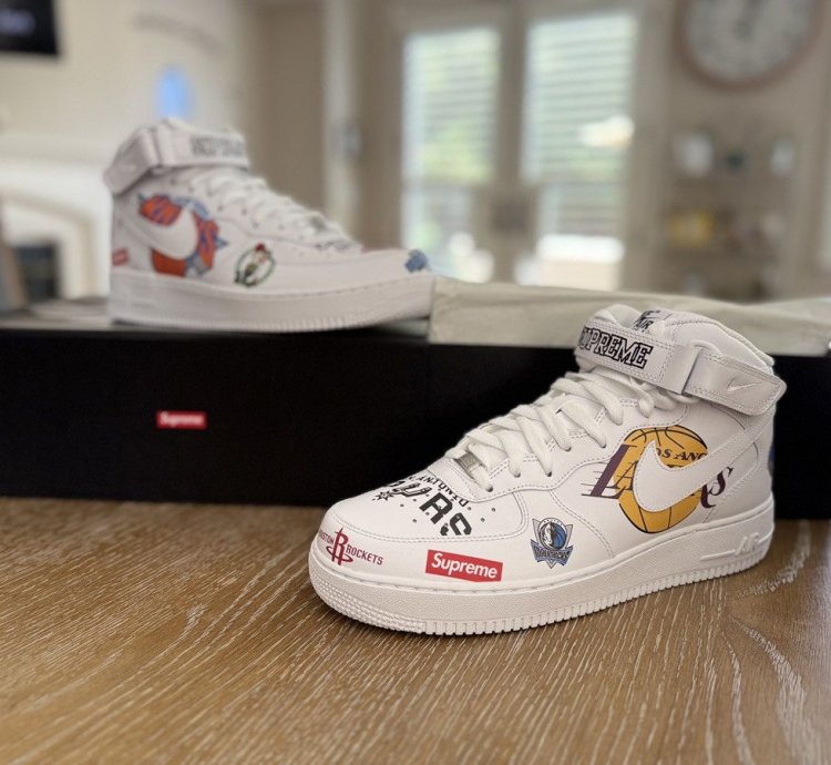 Supreme Nike Air Force 1 Mid 07 rare Never Worn