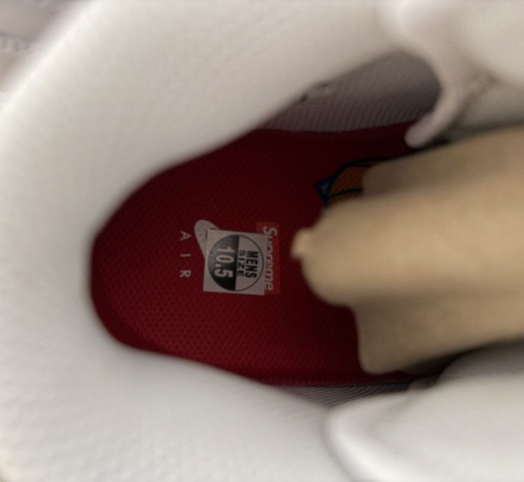 Supreme Nike Air Force 1 Mid 07 rare Never Worn