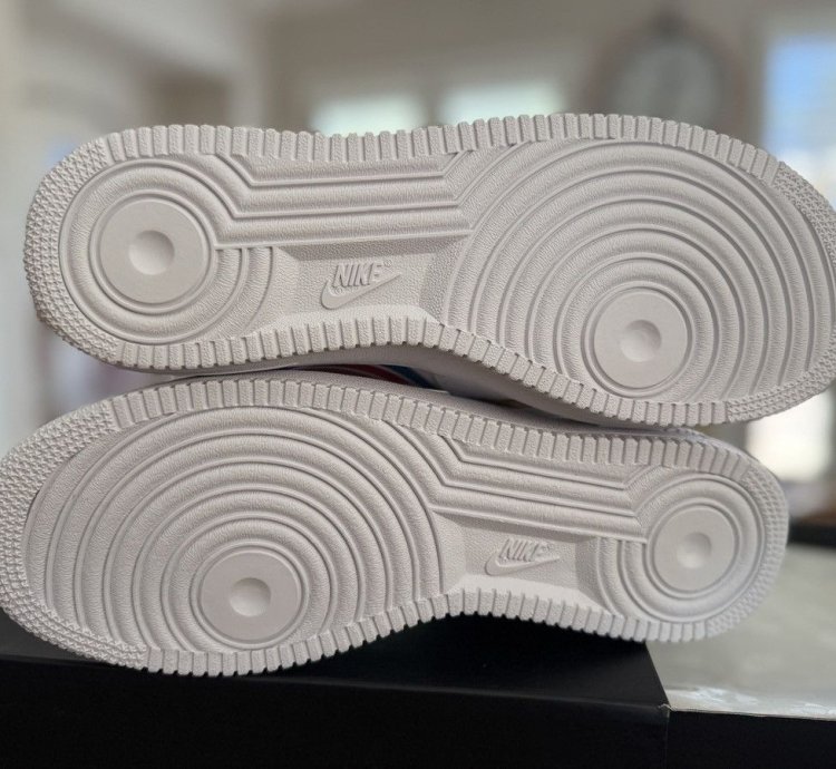 Supreme Nike Air Force 1 Mid 07 rare Never Worn