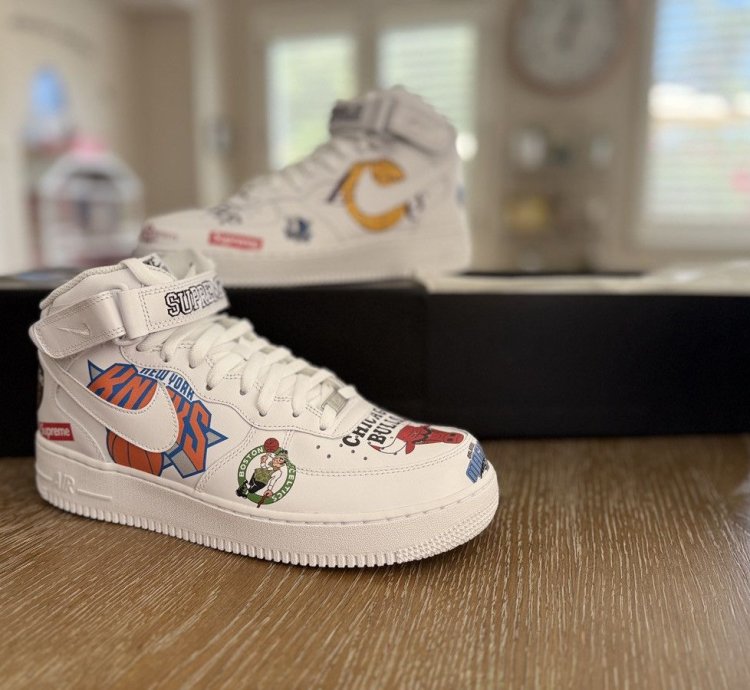 Supreme Nike Air Force 1 Mid 07 rare Never Worn