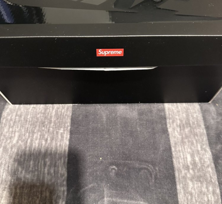 Supreme Nike Air Force 1 Mid Fz8784-001