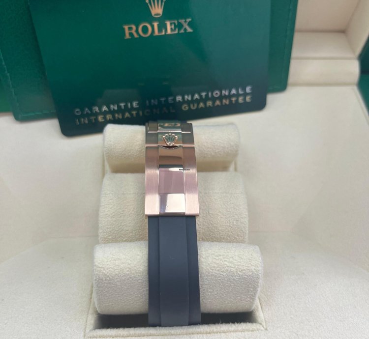 Rolex Yacht-master 37 37mm Rose Gold - Black Dial - Oysterflex Strap 268655