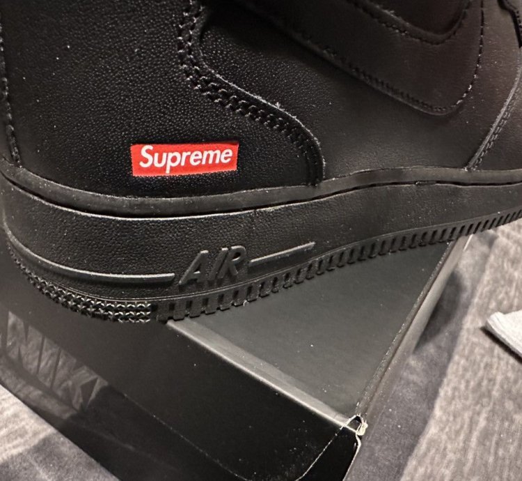 Supreme Nike Air Force 1 Mid Fz8784-001