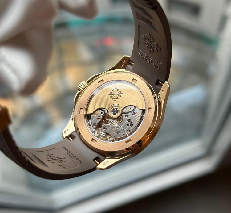 Patek Philippe Aquanaut 5268 200r-010