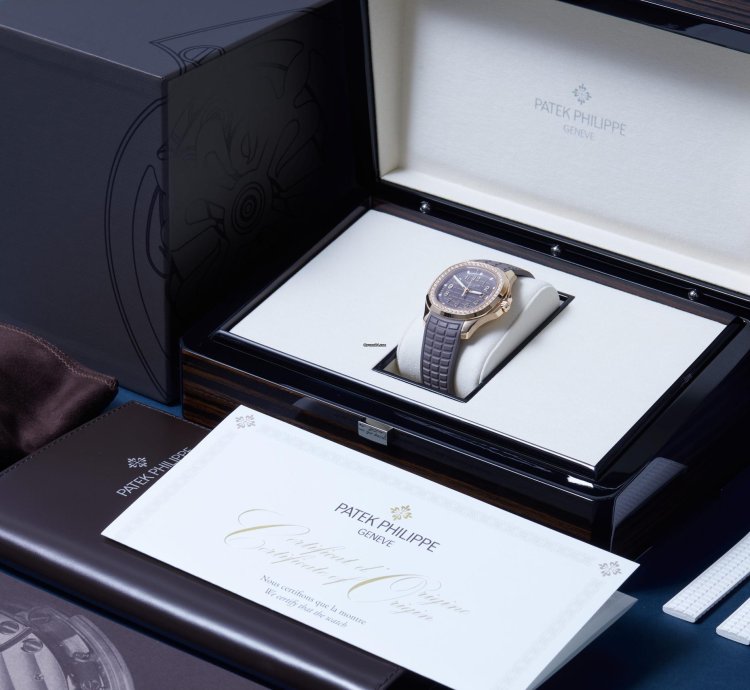 Patek Philippe Aquanaut 5268 200r-010 - Rose Gold - Taupe - Box Papers - 24-month Warranty - 2023