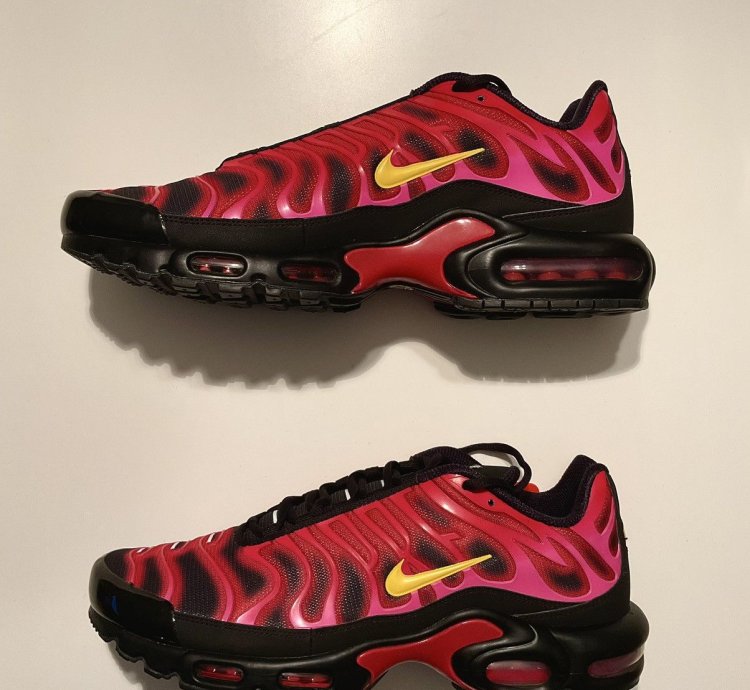 Supreme Nike Air Max Plus Tn