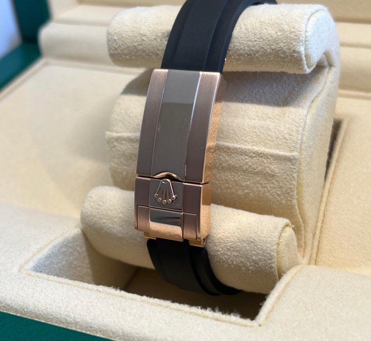 Rolex Yacht-master 37 Unworn Rose Gold Yacht-master 37mm 268655