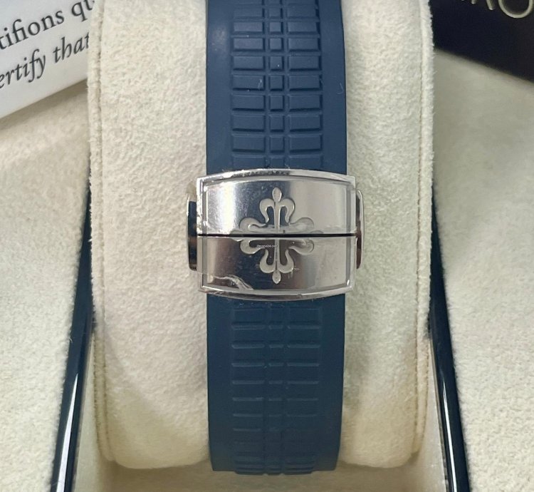 Patek Philippe Aquanaut 5968g Aquanaut Blue Dial 2021 - Excellent Condition