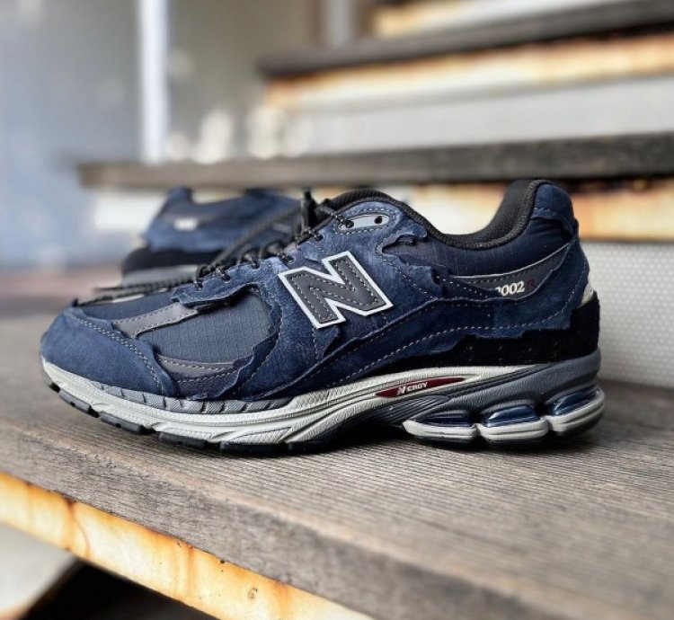 Newbalance Nb 2002r Protection Pack Navy Blue Running Shoes
