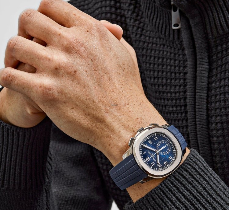 Patek Philippe Aquanaut 5968g-001 White Gold Blue Dial 2022
