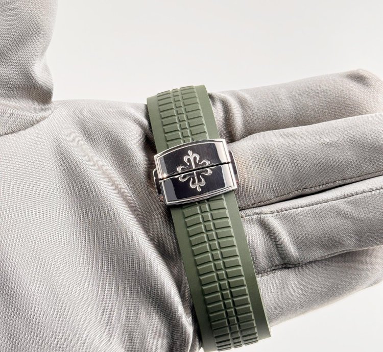 Patek Philippe Aquanaut 5968g-010 Chronograph White Gold Khaki Green 2022