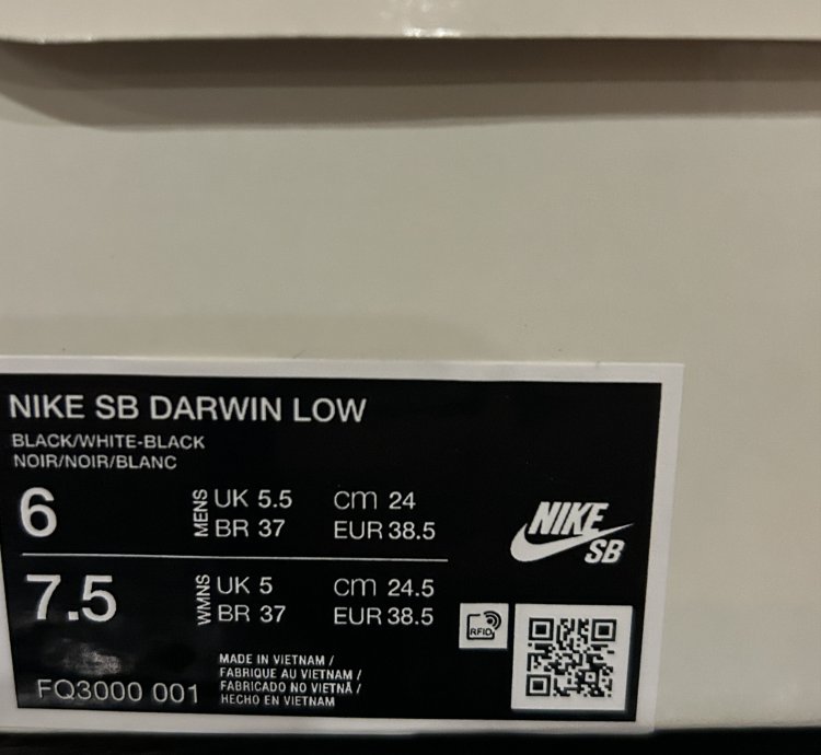Supreme Nike Sb Darwin Low Black Size 6