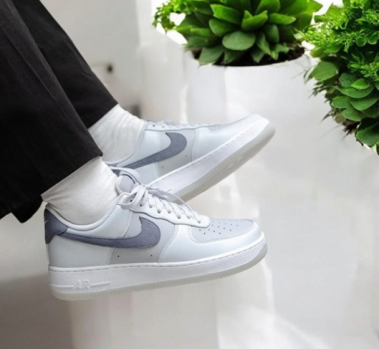 Nik E Air Force 1 Low Lv8 Pure Platinum Light Carbon Sneakers