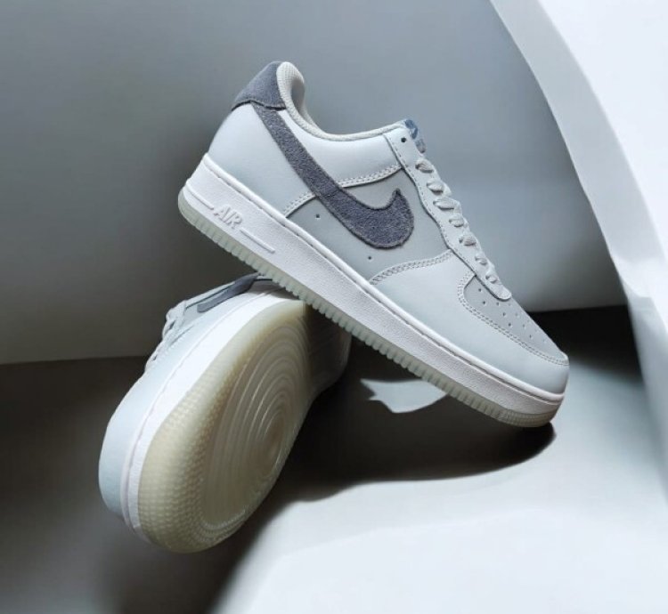 Nik E Air Force 1 Low Lv8 Pure Platinum Light Carbon Sneakers