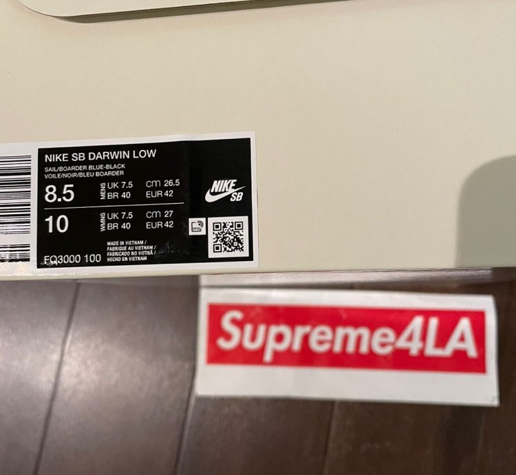 Supreme Nike Sb Darwin Low White Size 8 5 In Hand