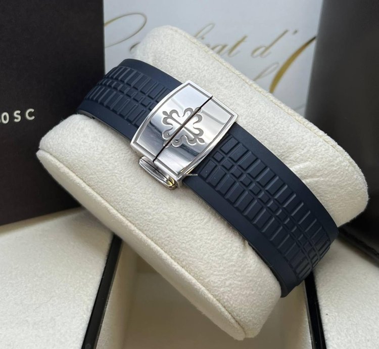 Patek Philippe Aquanaut Blue Full Set Italian Warranty