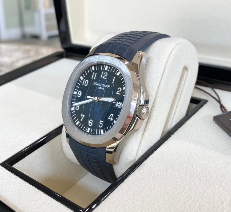 Patek Philippe Aquanaut Blue White Gold 2021 Full Set