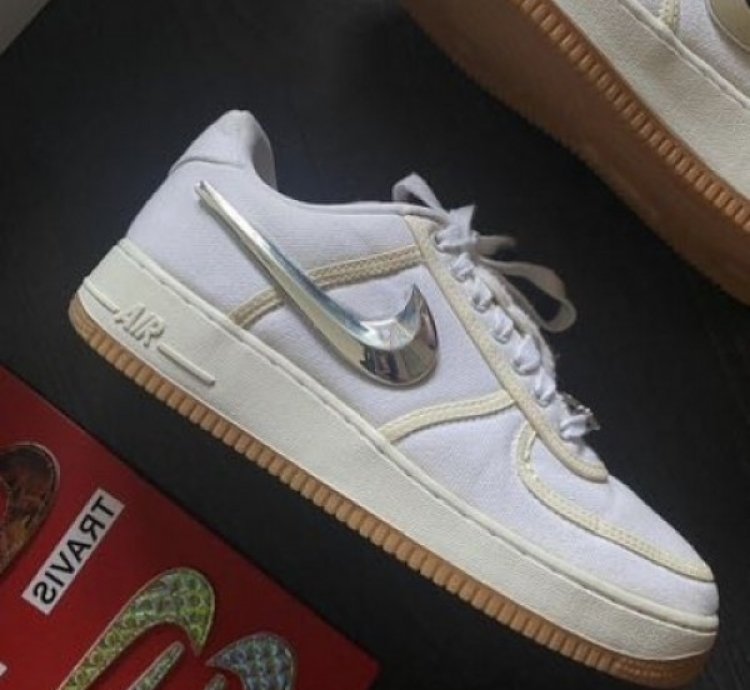 Nik E Air Force 1 X Travis Scott Sail Sneakers Semi Ua