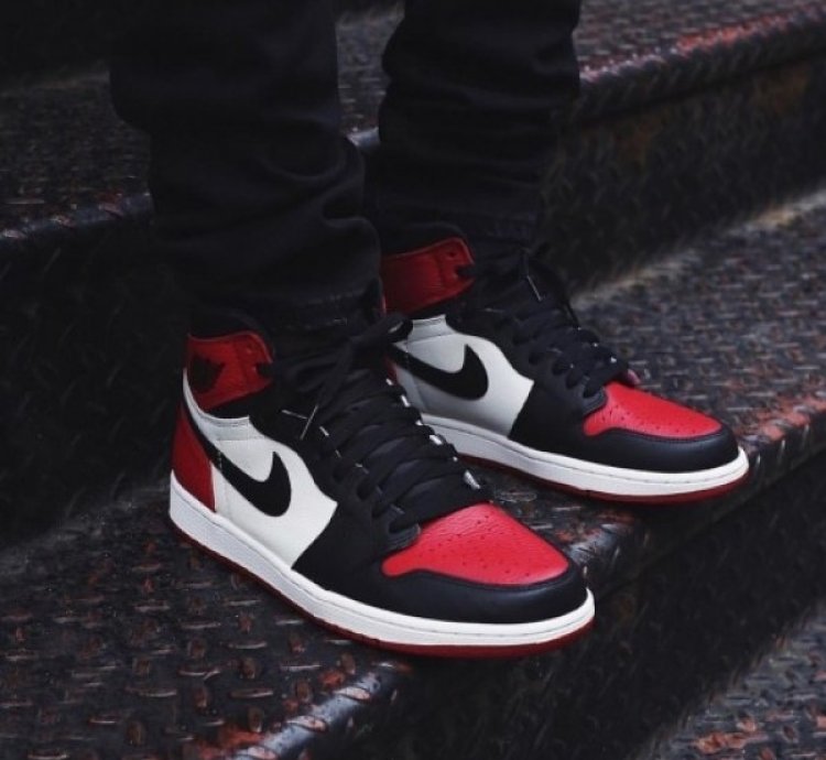Nik E Air Jordan 1 Bred Toe Leather Basketball Sneakers Semi Ua