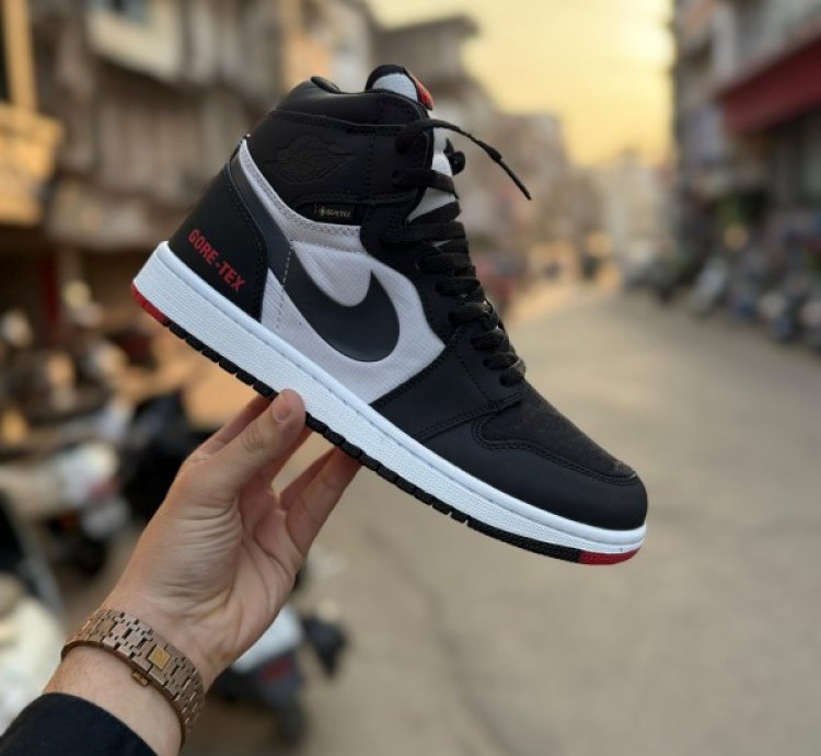 Nik E Air Jordan 1 Gore Tex Basketball Sneakers