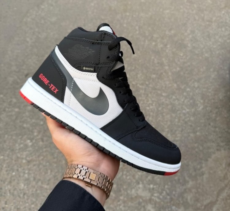 Nik E Air Jordan 1 Gore Tex Basketball Sneakers