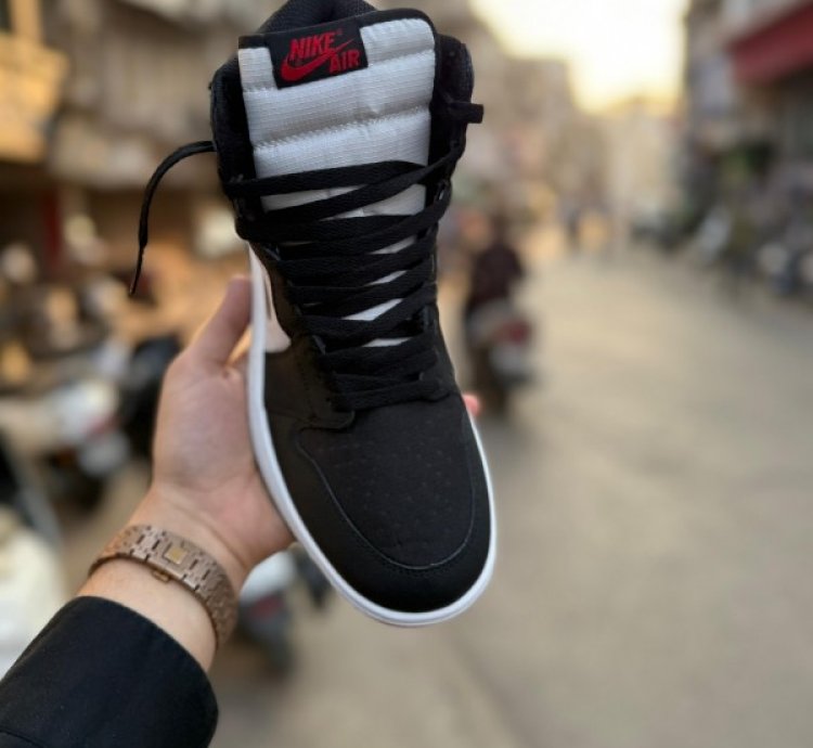 Nik E Air Jordan 1 Gore Tex Basketball Sneakers