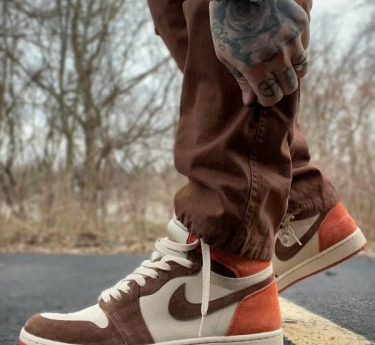 Nik E Air Jordan 1 High Basketball Sneakers