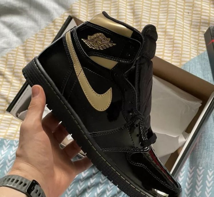 Nik E Air Jordan 1 High Black Metallic Gold Basketball Sneakers Semi Ua
