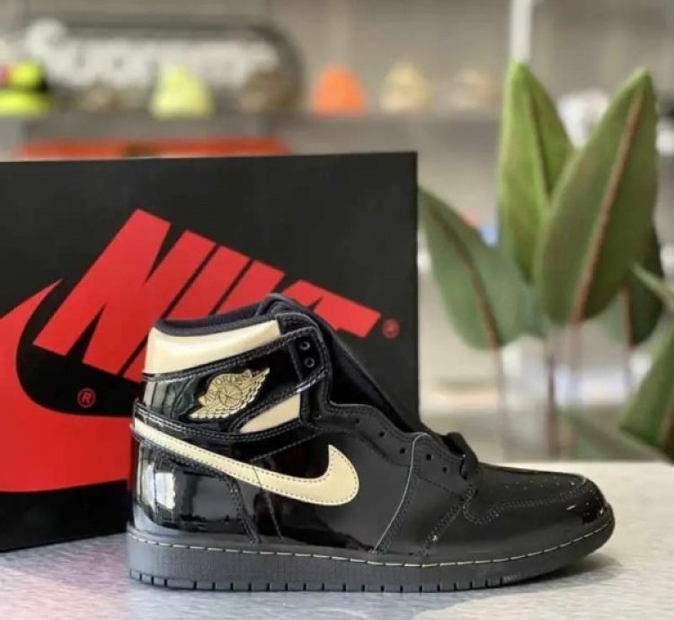 Nik E Air Jordan 1 High Black Metallic Gold Basketball Sneakers Semi Ua