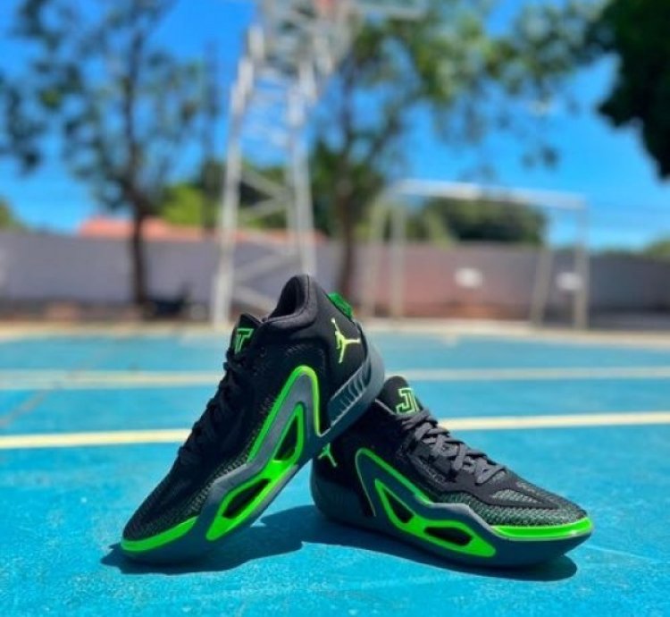 Nik E Air Jordan 1 Tatum Home Town Basketball Sneakers