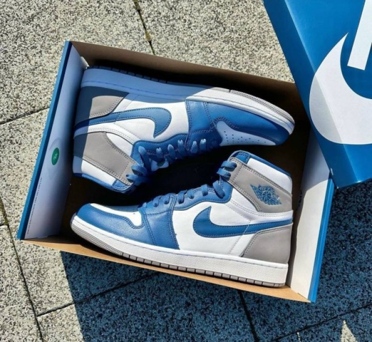 Nik E Air Jordan 1 True Blue Basketball Sneakers Semi Ua