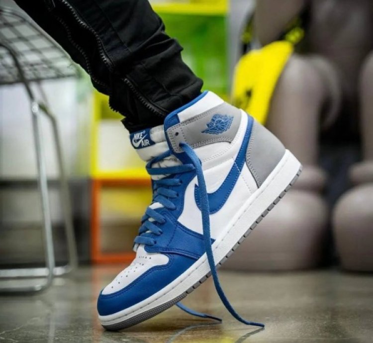 Nik E Air Jordan 1 True Blue Basketball Sneakers Semi Ua