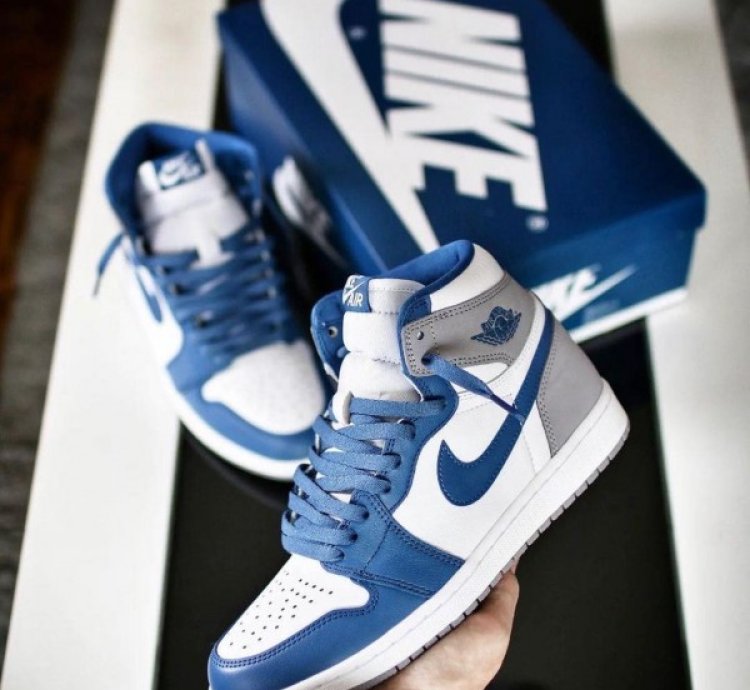 Nik E Air Jordan 1 True Blue Basketball Sneakers Semi Ua