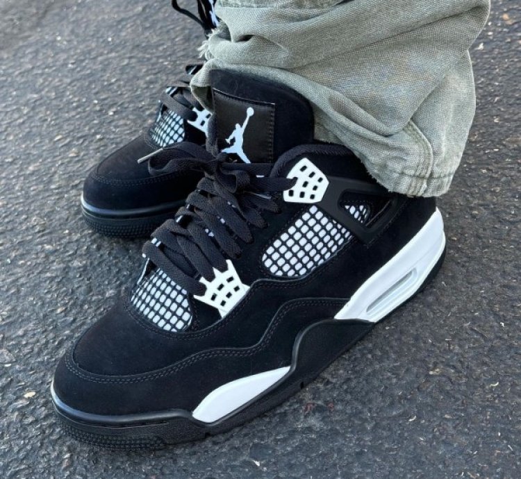 Nik E Air Jordan 4 White Thunder Basketball Sneakers