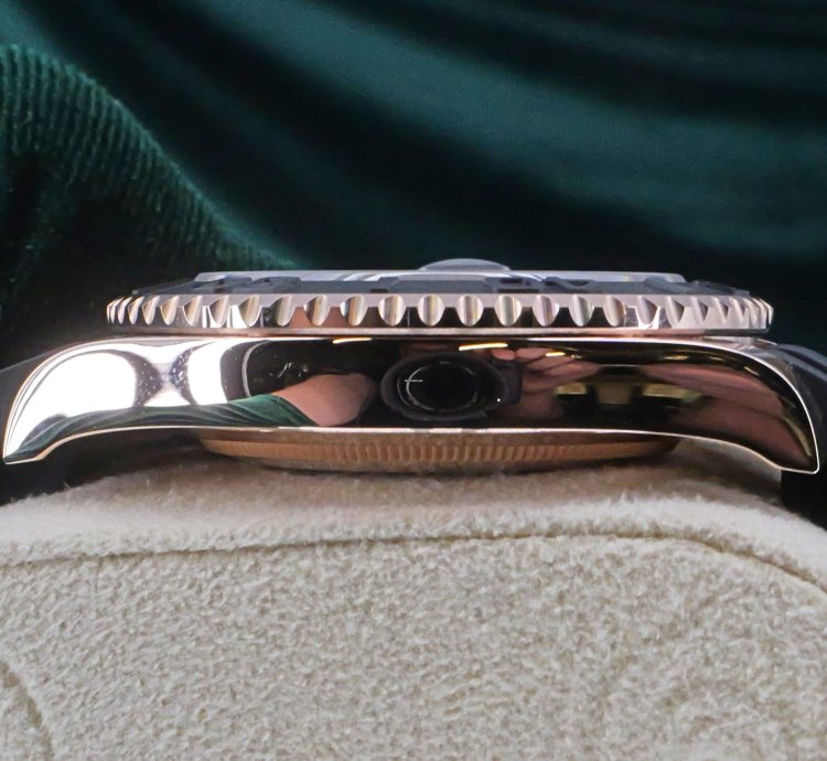Rolex Yacht-master 40 Mint Complete Set Yacht Master Diamond Pave Rose Gold Ceramic Black Strap 126655-0005