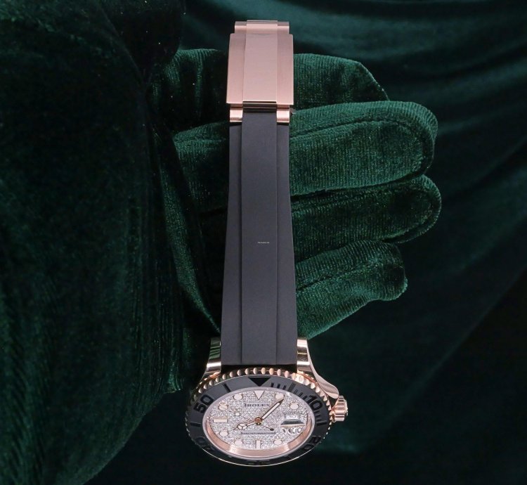 Rolex Yacht-master 40 Mint Complete Set Yacht Master Diamond Pave Rose Gold Ceramic Black Strap 126655-0005