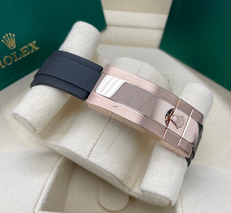 Rolex Yacht-master 40 New Yacht-master 126655 40mm Rose Gold Black Rubber Oysterflex Strap