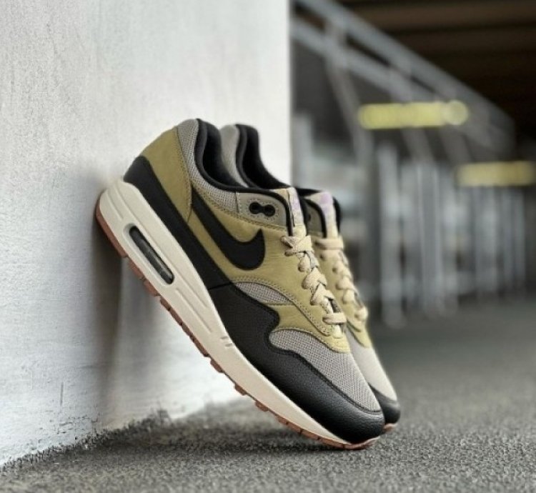 Nik E Air Max 1 Dark Stucco Running Shoes